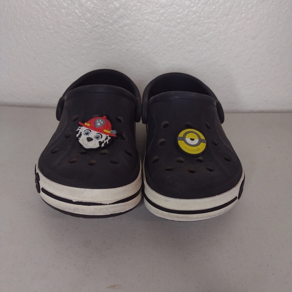 Crocs Bayaband Clogs Shoes Kids Youth Sz C9 Black White Spell Out Band With Pins - Picture 3 of 7